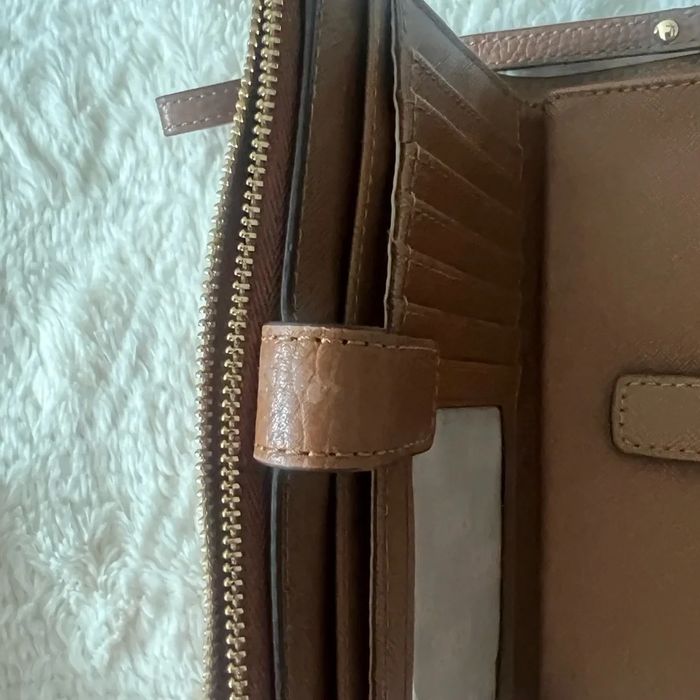 Michael Kors wristlet - Picture 9 of 10